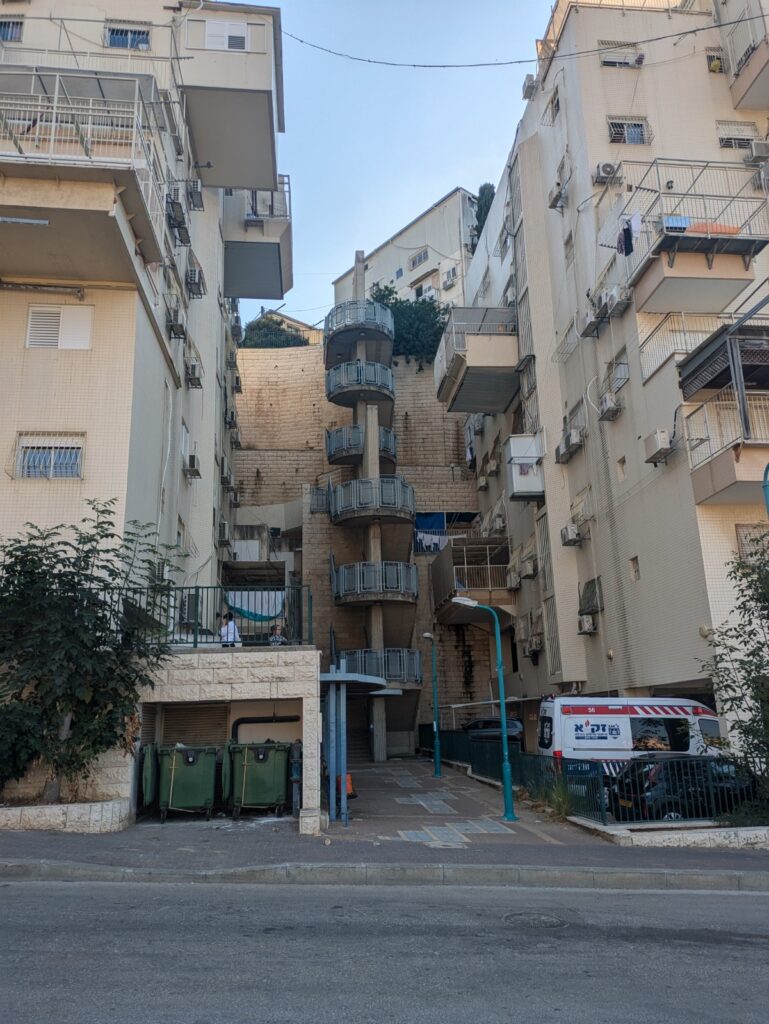 מדרגות לרחוב אהבת ישראל